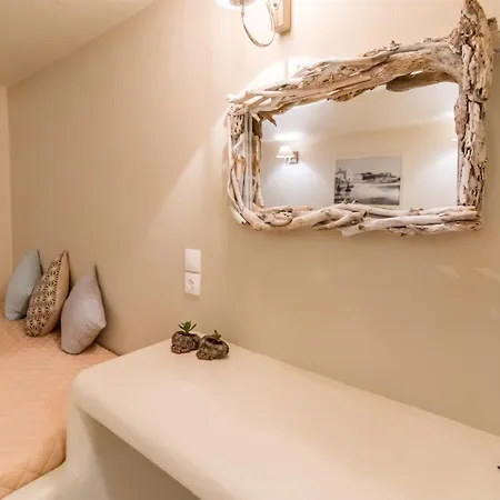 Fratelli Family Тинос