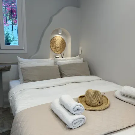 Fratelli Family Тинос