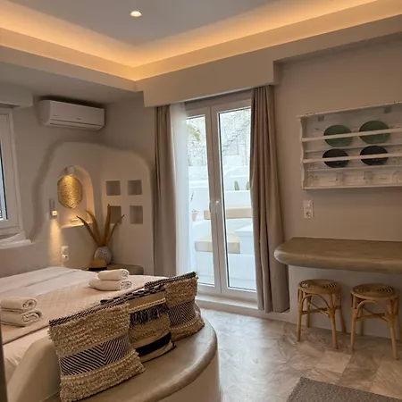 Fratelli Family Тинос